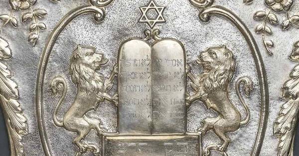 A föld mélyéről előkerült zsidó kegytárgyakat mutat be a Göcseji Múzeum