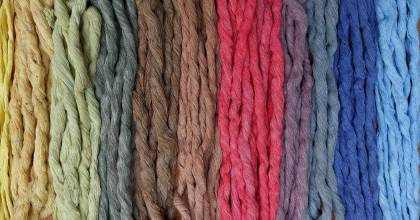 Természet és textilművészet találkozása Tiszaföldváron: Érkezik a Botanica Tinctoria vándorkiállítás