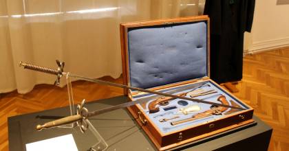 Betiltott párbajok és bűnügyi érdekességek – Új tárlat a szegedi  Fekete házban