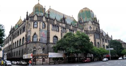Döntött a kormány az Iparművészeti Múzeum felújításáról – 130 éves lett Lechner palotája