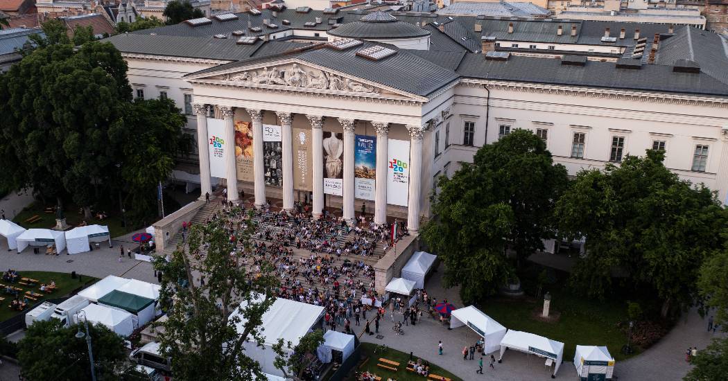 Digitális kulturális örökség és közösségépítés az online térben és a szabadban