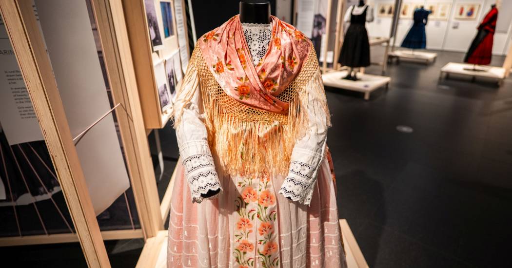 Kinek a ruháját viselem? – Különleges mentálhigiénés foglalkozások és kerekasztal-beszélgetés búcsúztaják a Néprajzi Múzeum tárlatát