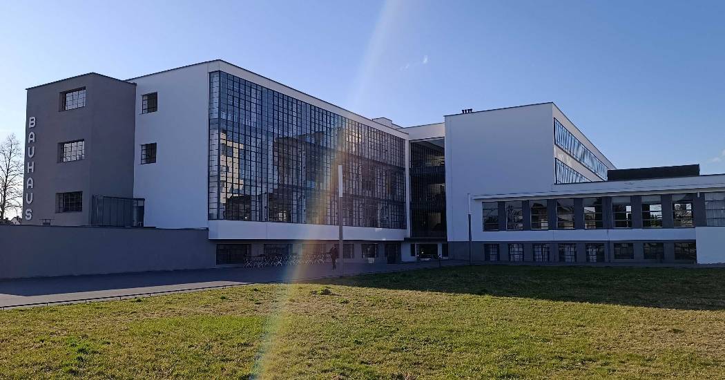 Üveg / Beton / Fém – A Bauhaus jubileumi kiállítása